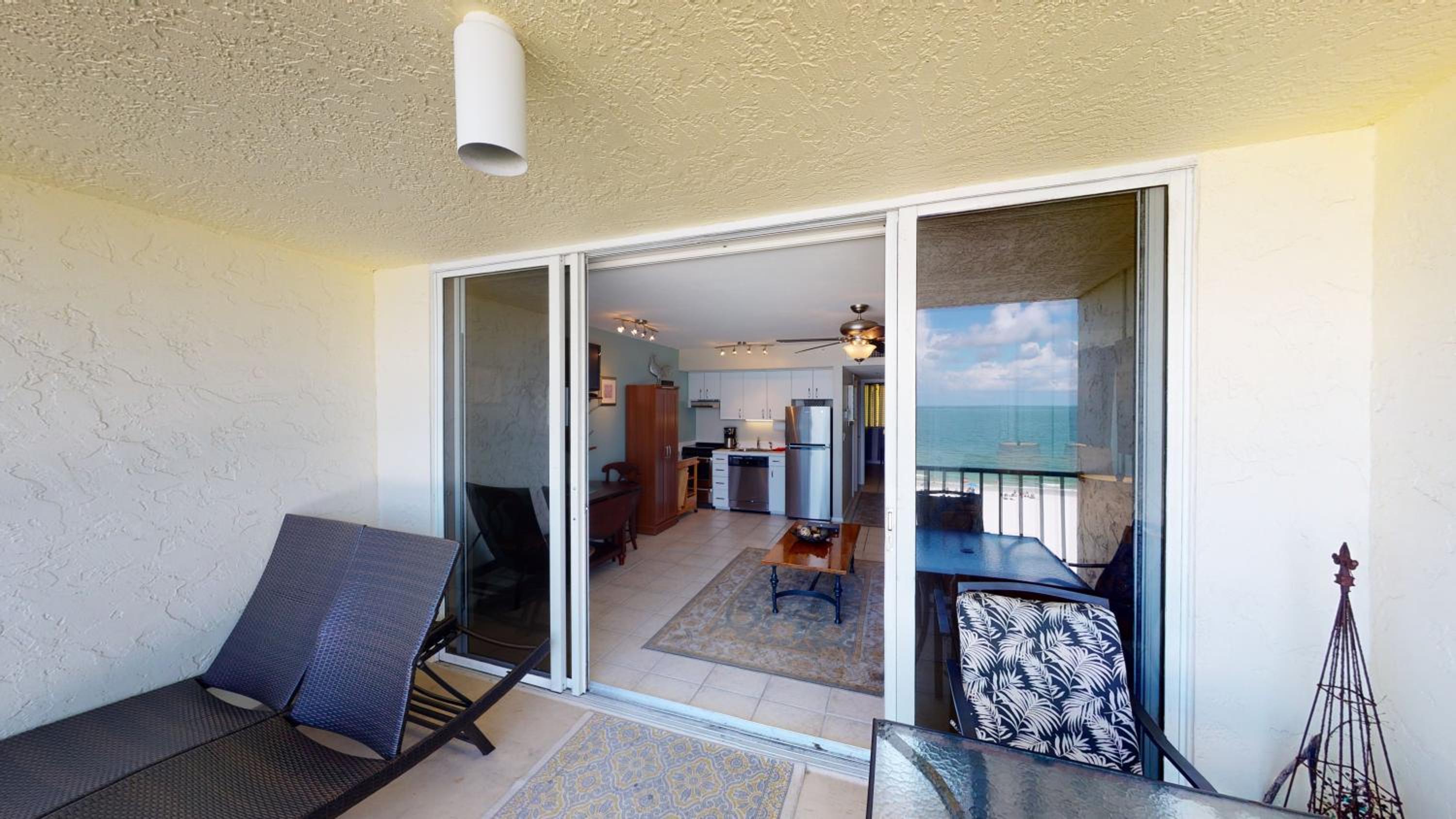 Beachfront Living at the Apollo I On-Site Sunset Grille Tiki/Restaurant
