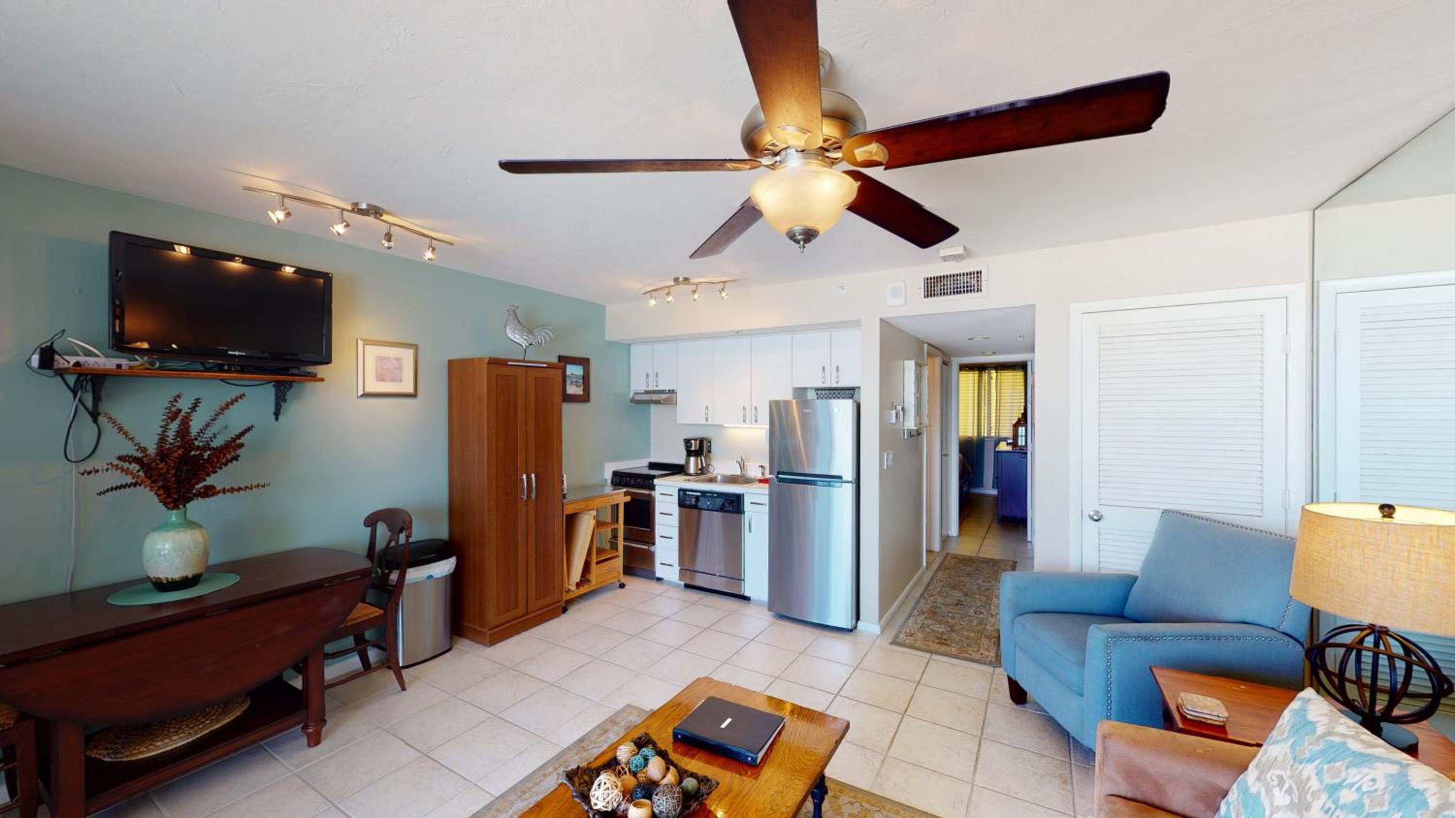 Beachfront Living at the Apollo I On-Site Sunset Grille Tiki/Restaurant
