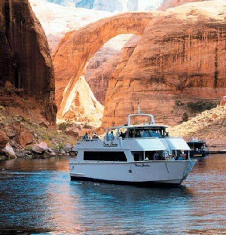 HorseshoeBendHouse is Close to canyons Renovated recently with boat parking