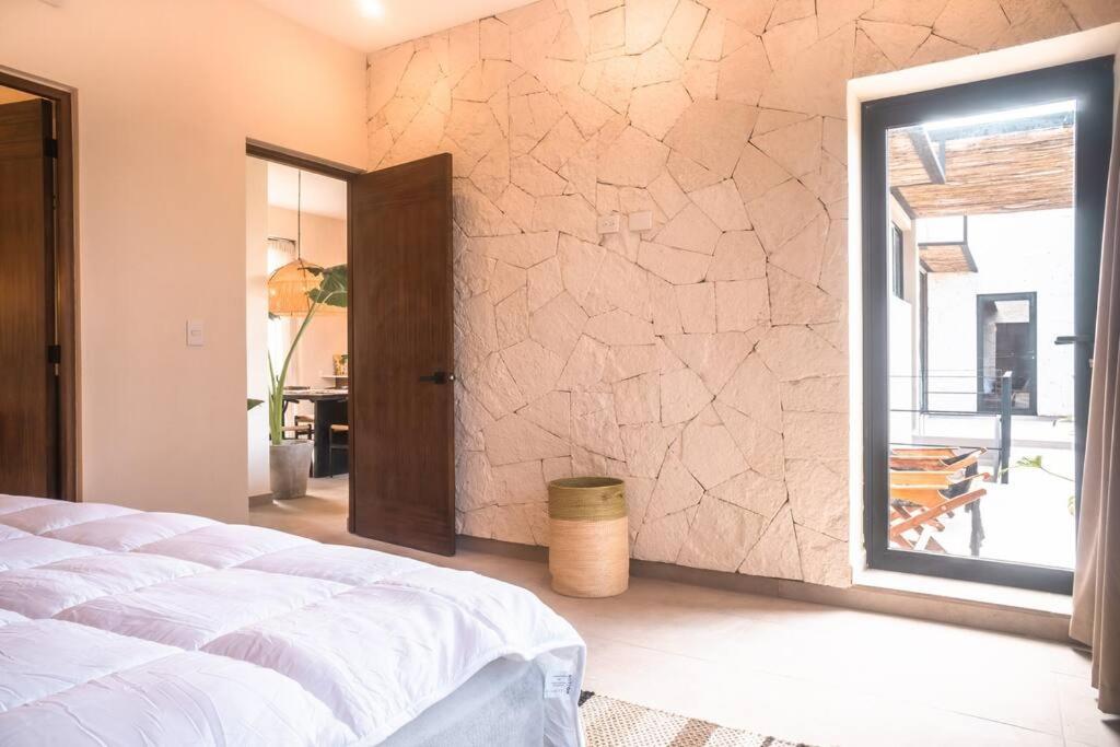 TOH luxury 2 Bedroom Minutes From Downtown view 4