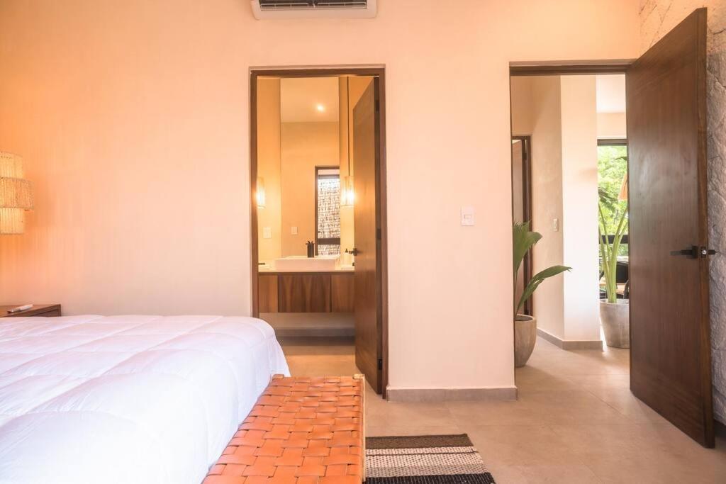 TOH luxury 2 Bedroom Minutes From Downtown view 5