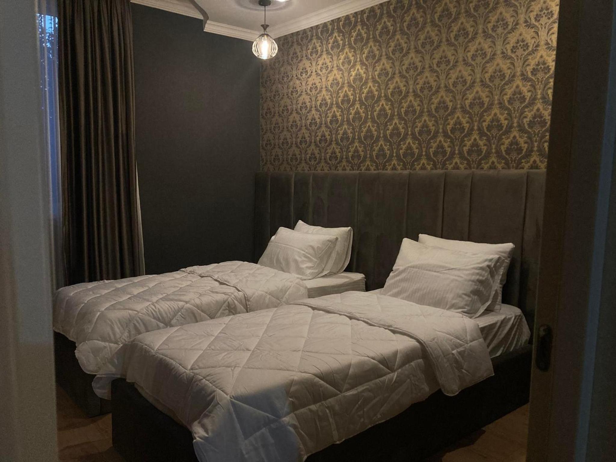 Lileo en Tsalka — hotel room