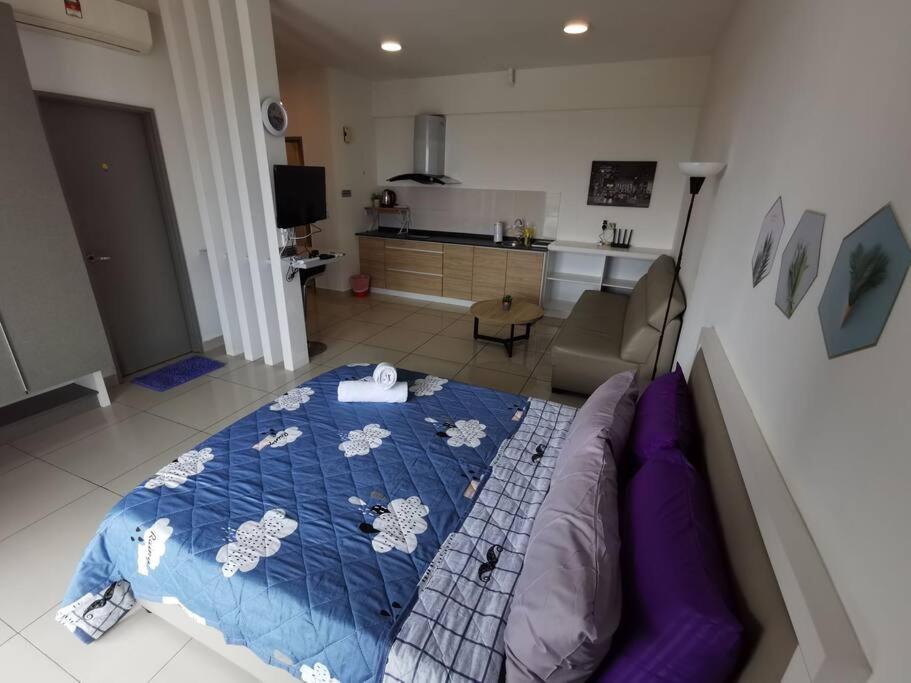 The Clover Studio Evo SOHO Bangi with WIFI+NETFLIX