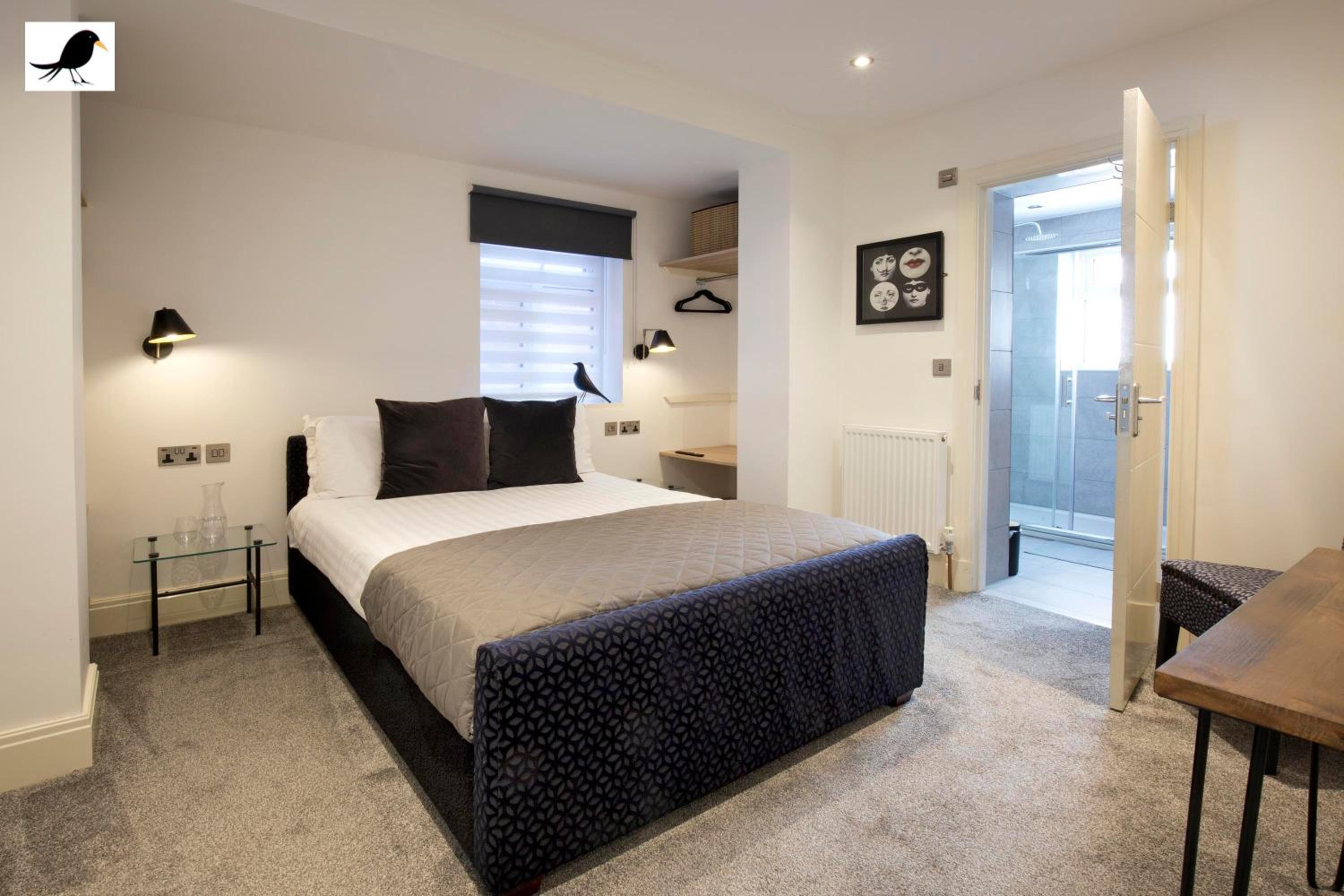 Blackbird Accommodation and Luxury Apartments room 12 view 3