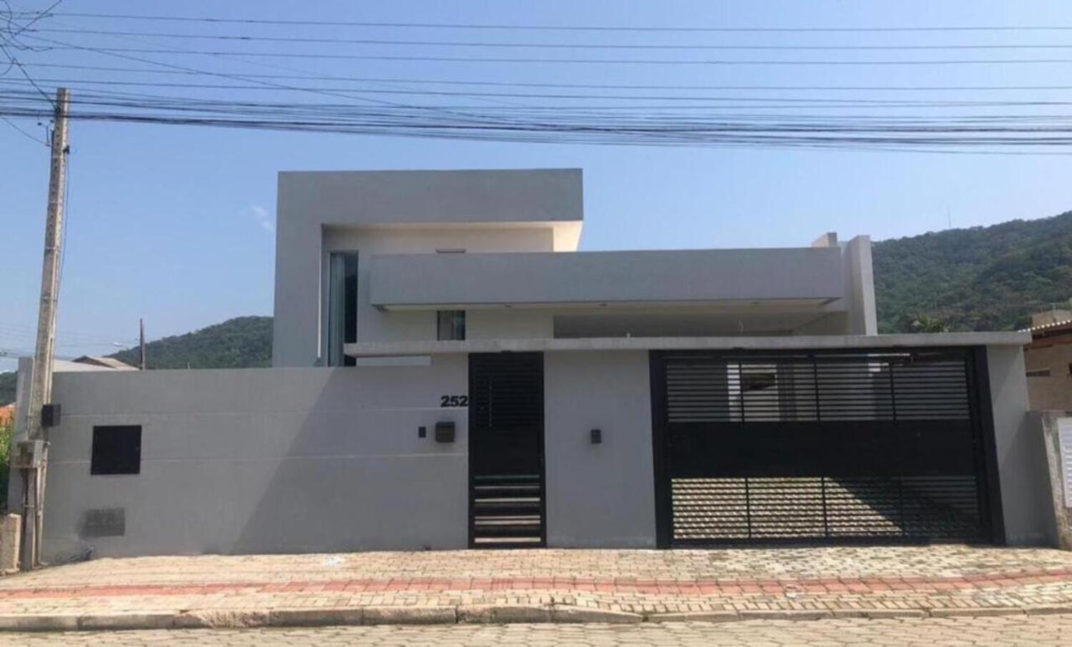 Casa de Férias com Piscina em Bombinhas