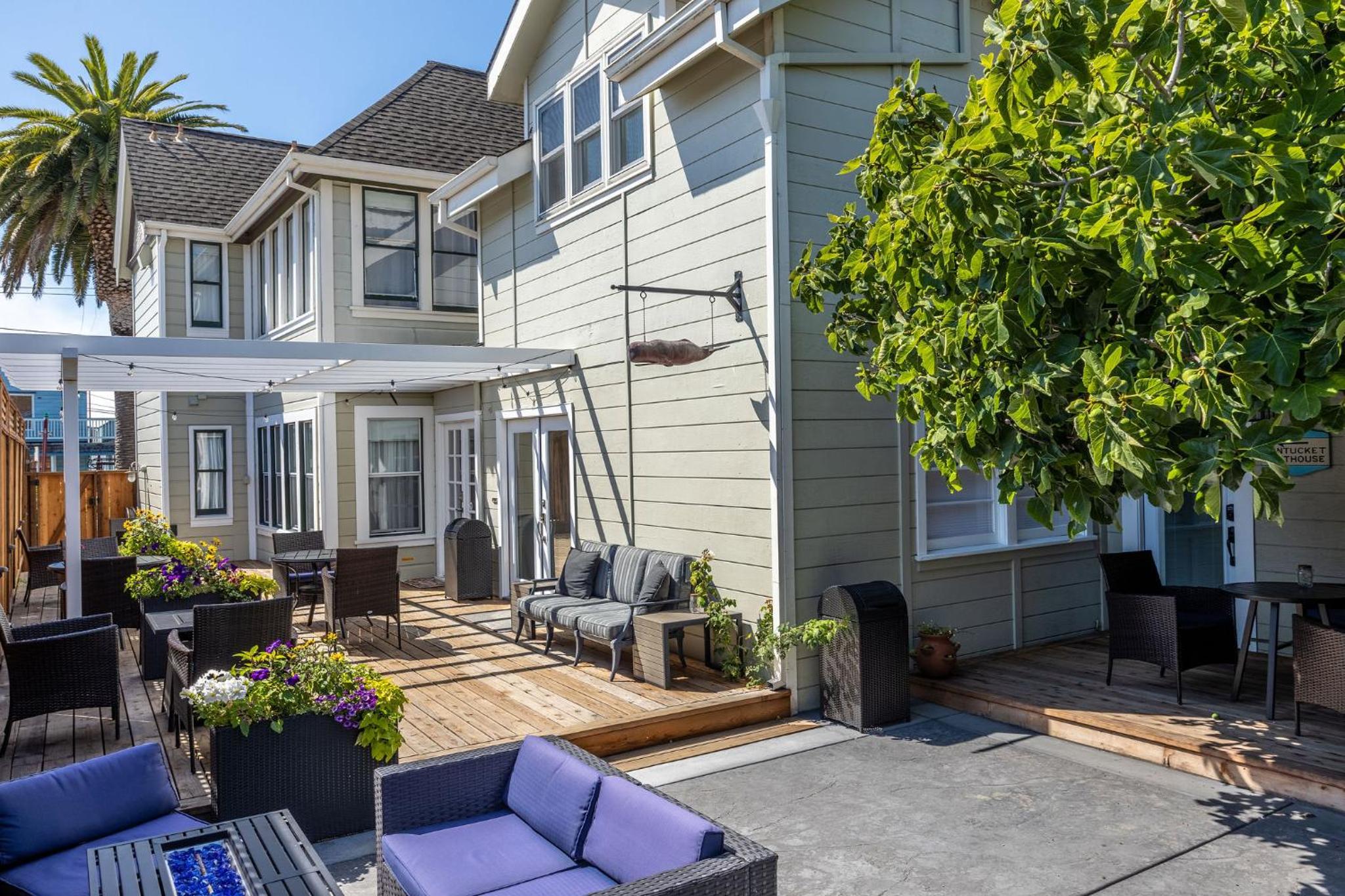 Half Moon Bay Vacations - Nantucket Whale Inn, Half Moon Bay - Property Image 1