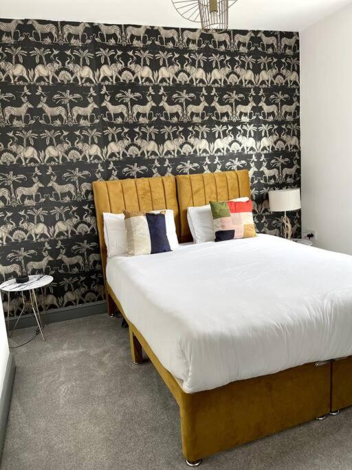Leicester Vacations - Luxury 2 Bed Duplex Apartment by YO ROOM! - Leicester City- Free Parking - Property Image 38