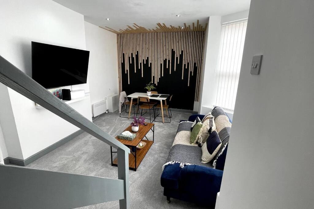 Leicester Vacations - Luxury 2 Bed Duplex Apartment by YO ROOM! - Leicester City- Free Parking - Property Image 42