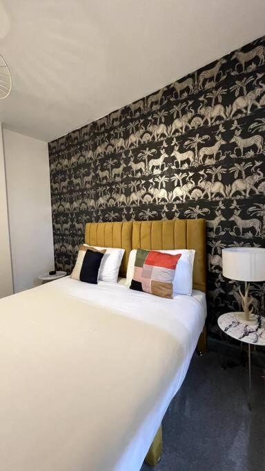 Leicester Vacations - Luxury 2 Bed Duplex Apartment by YO ROOM! - Leicester City- Free Parking - Property Image 43