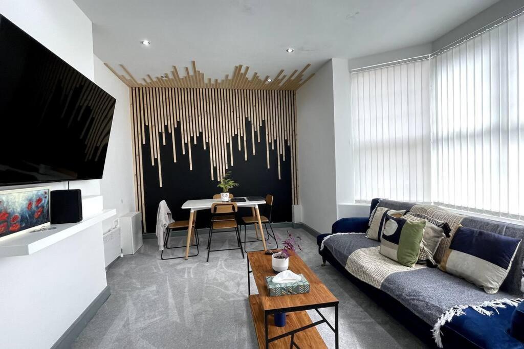 Leicester Vacations - Luxury 2 Bed Duplex Apartment by YO ROOM! - Leicester City- Free Parking - Property Image 47