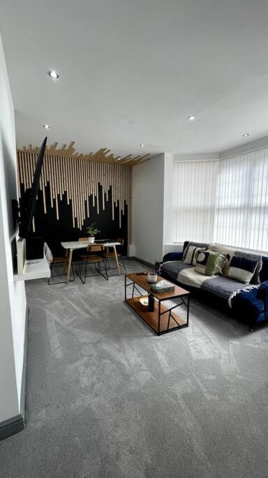 Leicester Vacations - Luxury 2 Bed Duplex Apartment by YO ROOM! - Leicester City- Free Parking - Property Image 48