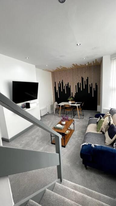 Leicester Vacations - Luxury 2 Bed Duplex Apartment by YO ROOM! - Leicester City- Free Parking - Property Image 50