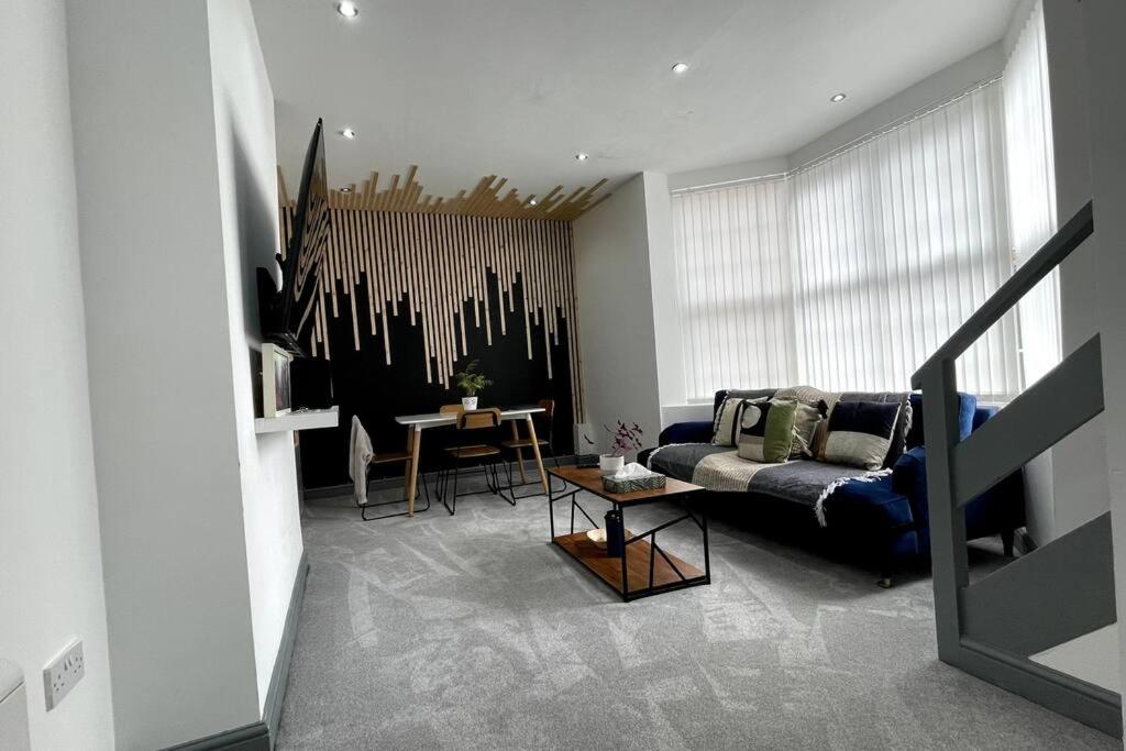 Leicester Vacations - Luxury 2 Bed Duplex Apartment by YO ROOM! - Leicester City- Free Parking - Property Image 51