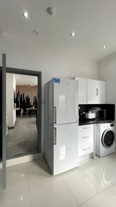 Leicester Vacations - Luxury 2 Bed Duplex Apartment by YO ROOM! - Leicester City- Free Parking - Property Image 15