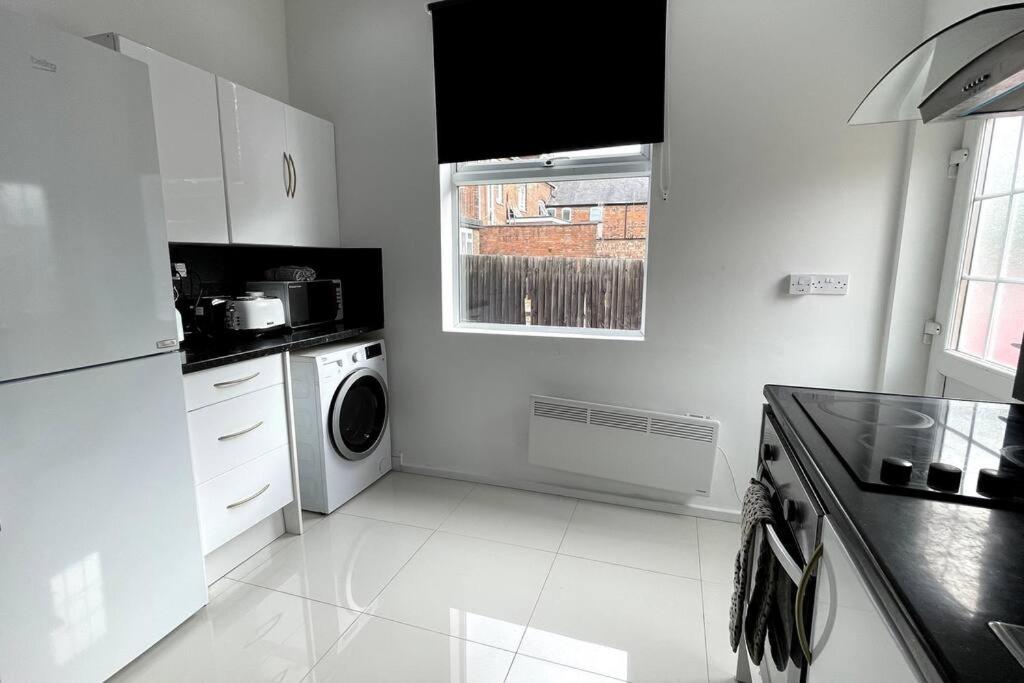 Leicester Vacations - Luxury 2 Bed Duplex Apartment by YO ROOM! - Leicester City- Free Parking - Property Image 2