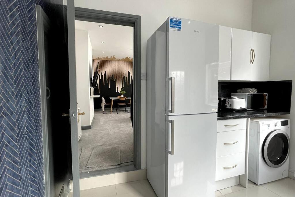 Leicester Vacations - Luxury 2 Bed Duplex Apartment by YO ROOM! - Leicester City- Free Parking - Property Image 4
