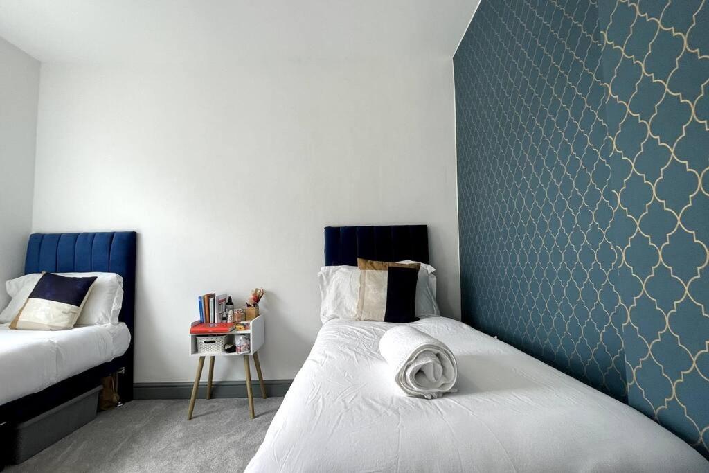 Leicester Vacations - Luxury 2 Bed Duplex Apartment by YO ROOM! - Leicester City- Free Parking - Property Image 7