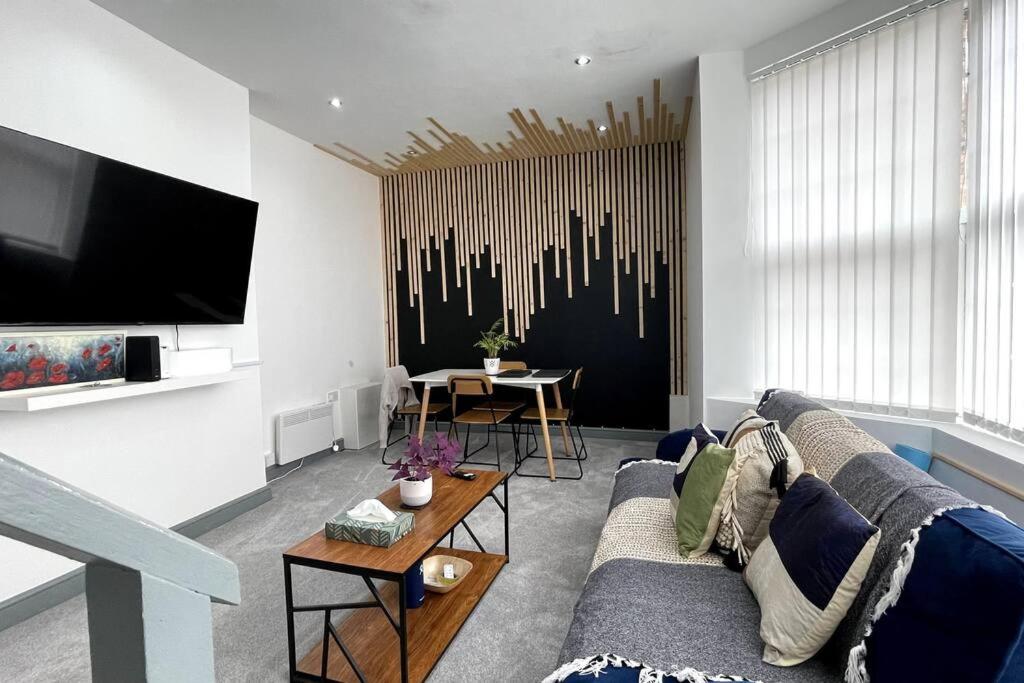 Leicester Vacations - Luxury 2 Bed Duplex Apartment by YO ROOM! - Leicester City- Free Parking - Property Image 9