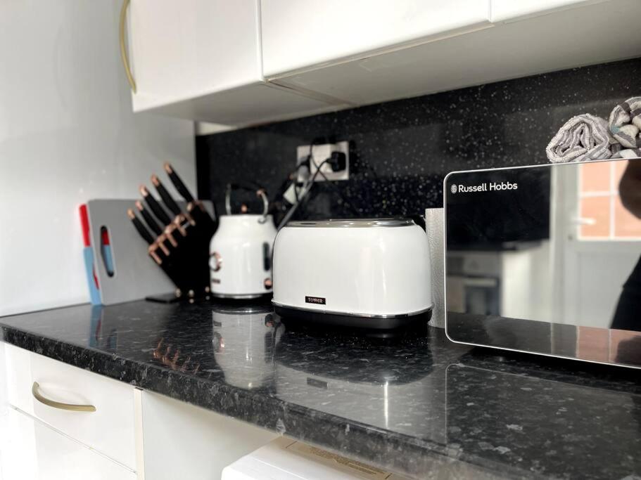 Leicester Vacations - Luxury 2 Bed Duplex Apartment by YO ROOM! - Leicester City- Free Parking - Property Image 11