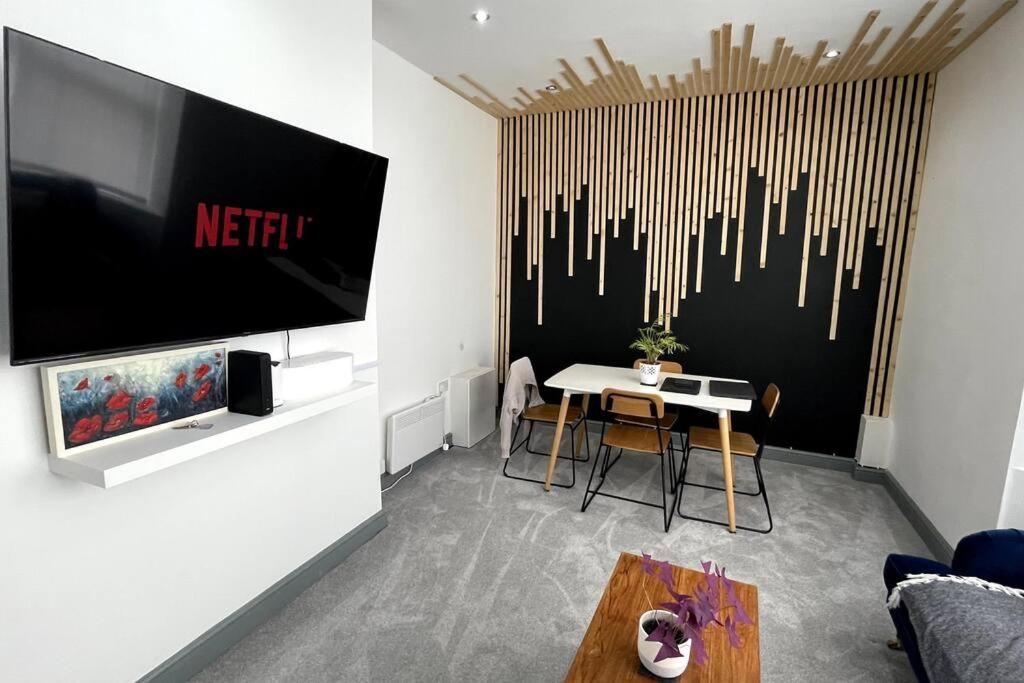 Leicester Vacations - Luxury 2 Bed Duplex Apartment by YO ROOM! - Leicester City- Free Parking - Property Image 13