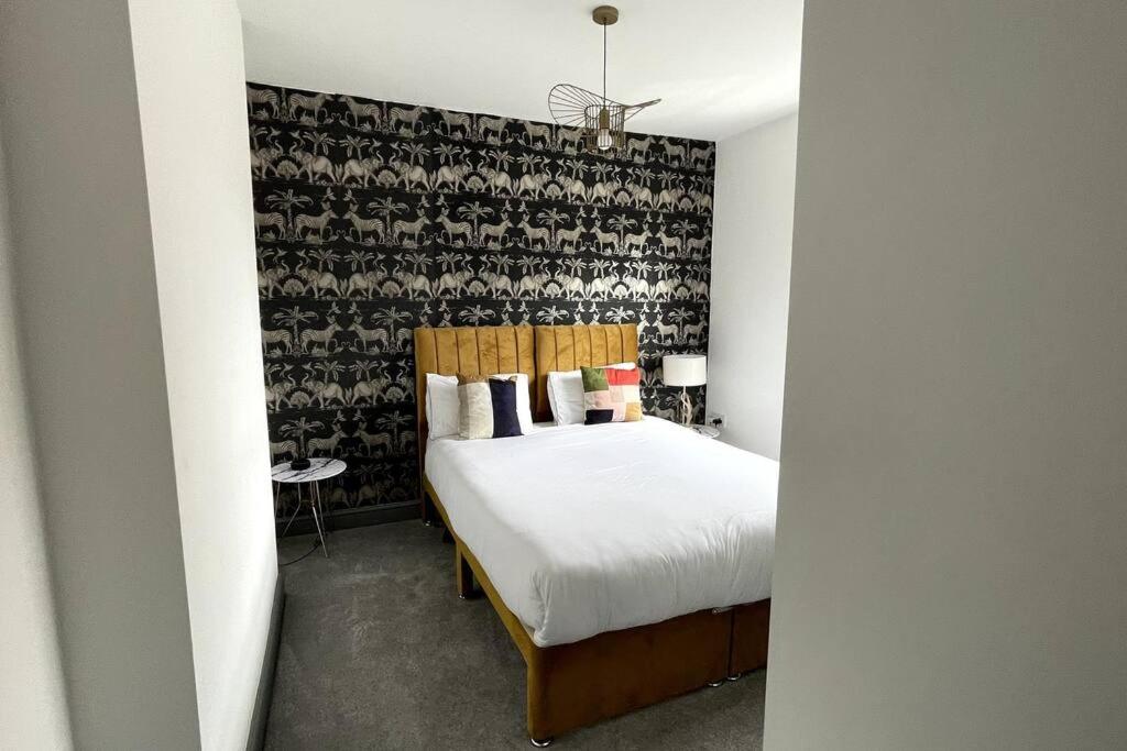 Leicester Vacations - Luxury 2 Bed Duplex Apartment by YO ROOM! - Leicester City- Free Parking - Property Image 1