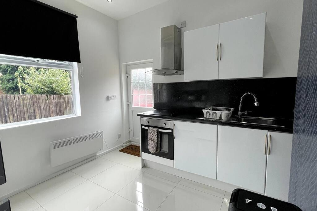 Leicester Vacations - Luxury 2 Bed Duplex Apartment by YO ROOM! - Leicester City- Free Parking - Property Image 16