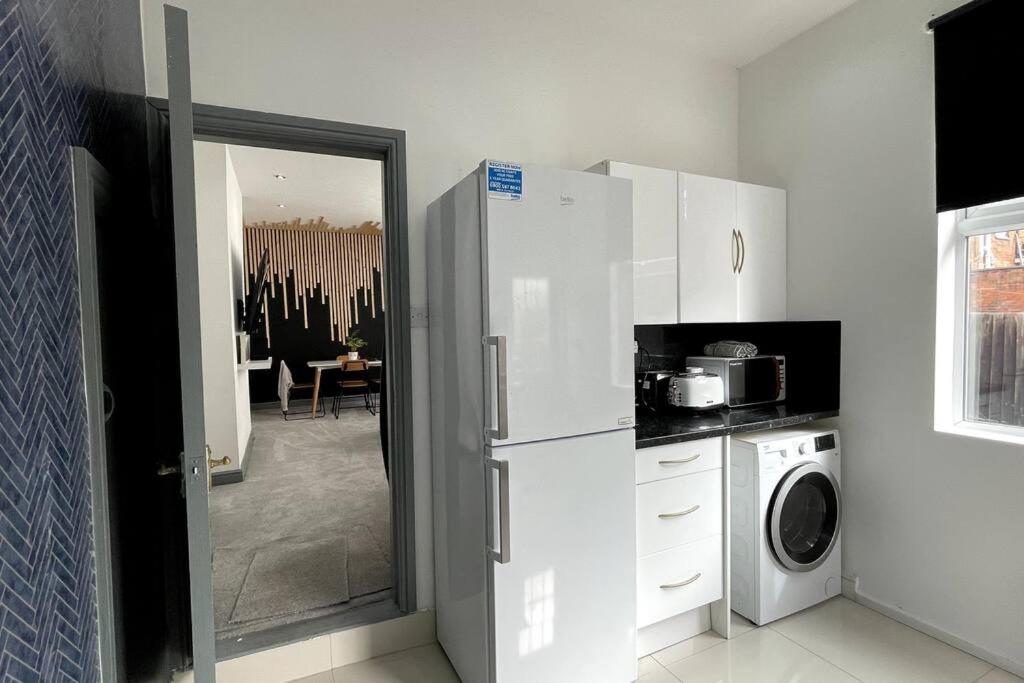Leicester Vacations - Luxury 2 Bed Duplex Apartment by YO ROOM! - Leicester City- Free Parking - Property Image 17