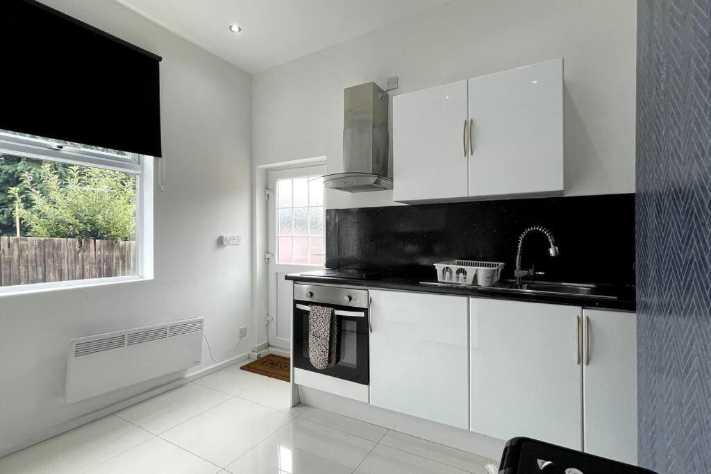 Leicester Vacations - Luxury 2 Bed Duplex Apartment by YO ROOM! - Leicester City- Free Parking - Property Image 19