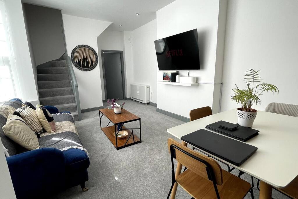 Leicester Vacations - Luxury 2 Bed Duplex Apartment by YO ROOM! - Leicester City- Free Parking - Property Image 20