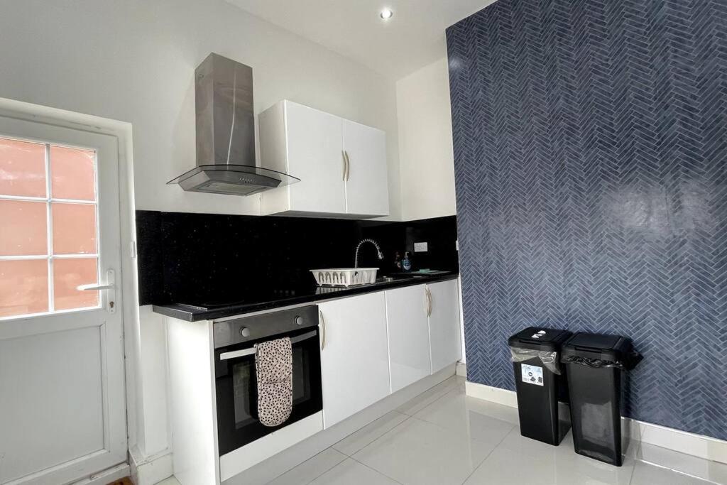 Leicester Vacations - Luxury 2 Bed Duplex Apartment by YO ROOM! - Leicester City- Free Parking - Property Image 22