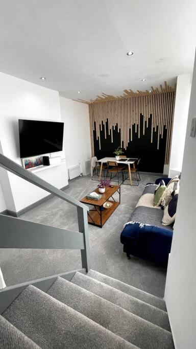 Leicester Vacations - Luxury 2 Bed Duplex Apartment by YO ROOM! - Leicester City- Free Parking - Property Image 26