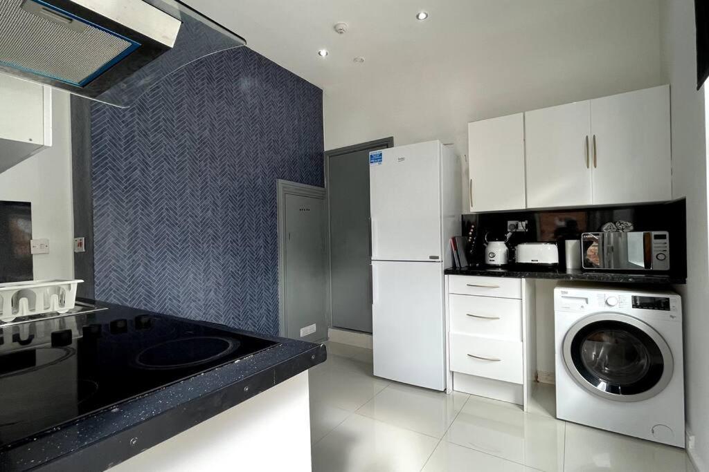Leicester Vacations - Luxury 2 Bed Duplex Apartment by YO ROOM! - Leicester City- Free Parking - Property Image 27