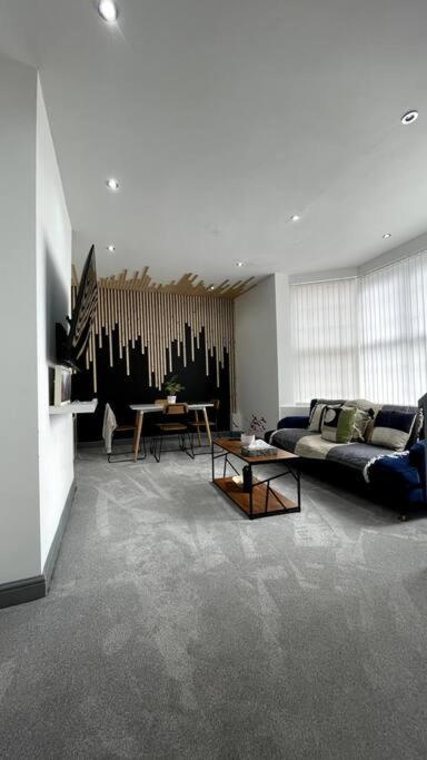 Leicester Vacations - Luxury 2 Bed Duplex Apartment by YO ROOM! - Leicester City- Free Parking - Property Image 29