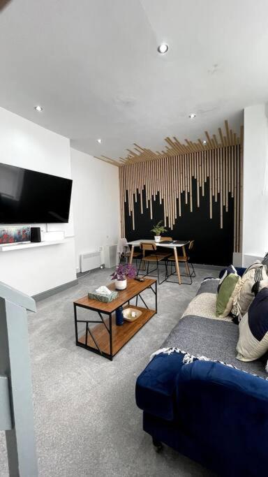 Leicester Vacations - Luxury 2 Bed Duplex Apartment by YO ROOM! - Leicester City- Free Parking - Property Image 37
