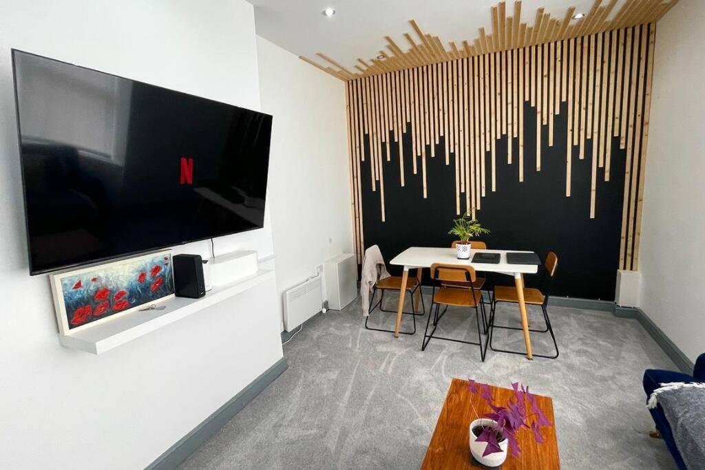 Leicester Vacations - Luxury 2 Bed Duplex Apartment by YO ROOM! - Leicester City- Free Parking - Property Image 36