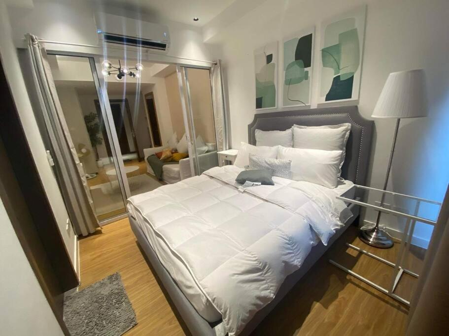 Novotel Condo near CBD with kitchen view 5
