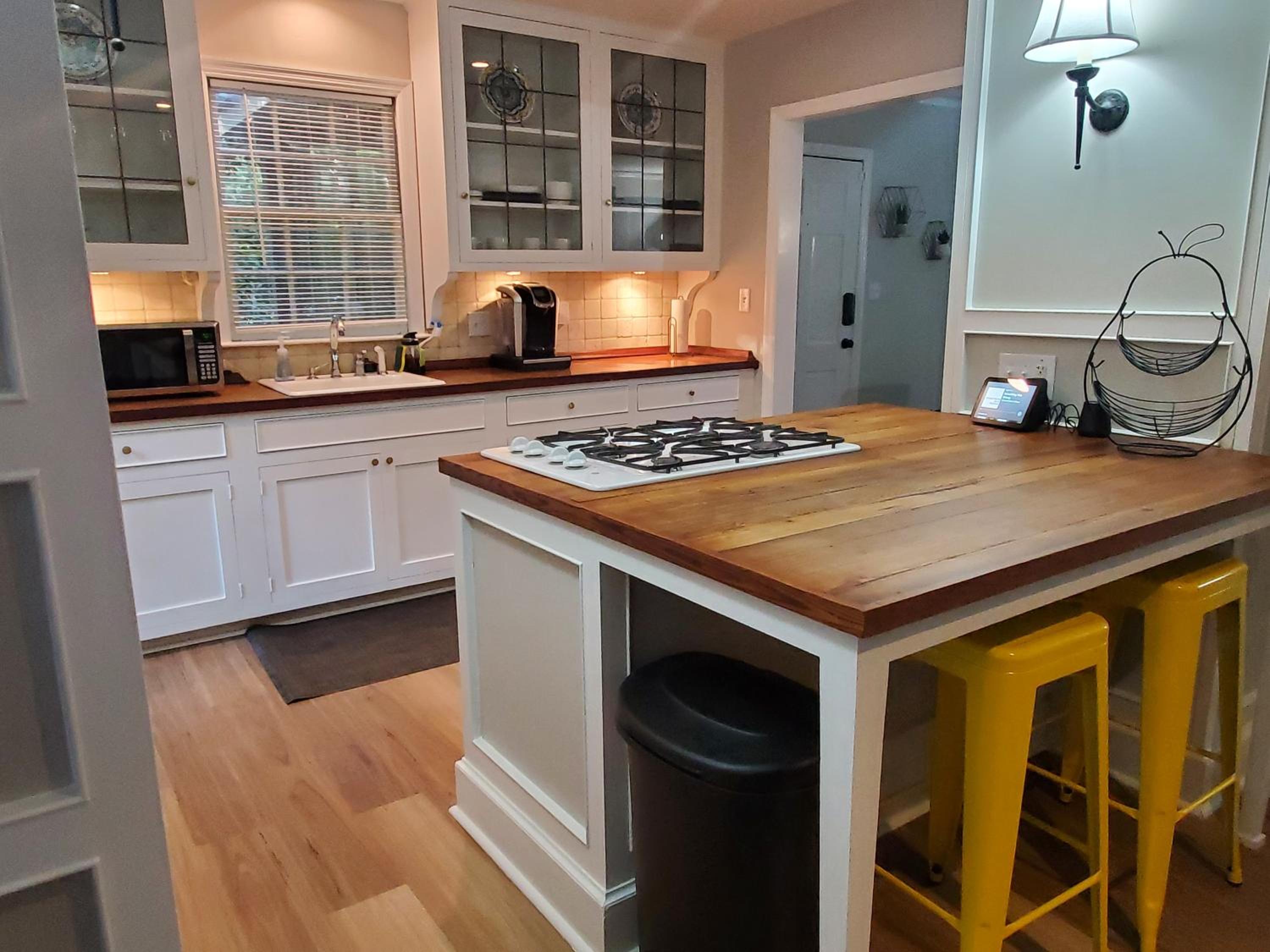 Montgomery Vacations - Cheerful 2 BR Near Colleges, Downtown, Attractions - Property Image 3