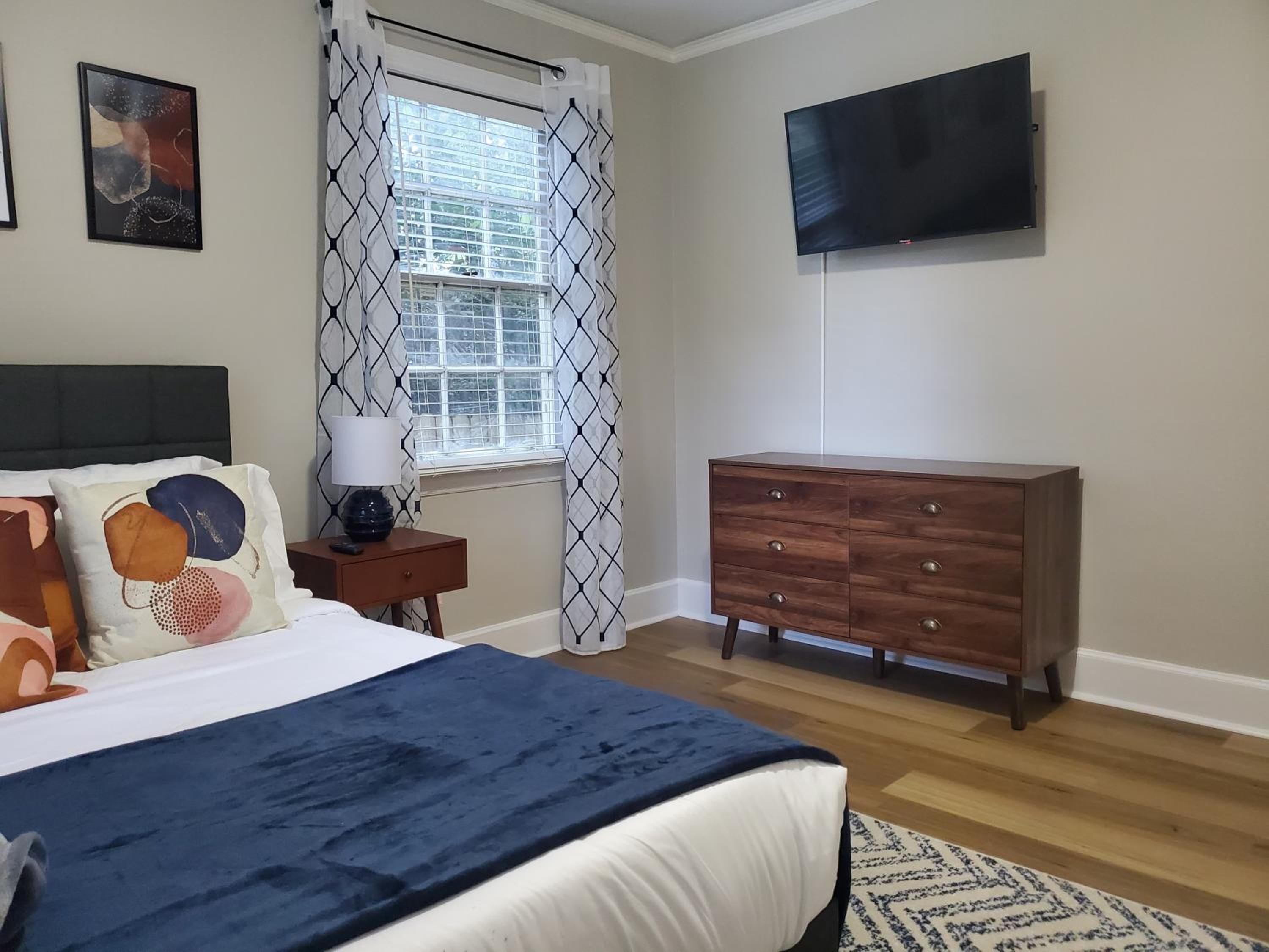 Montgomery Vacations - Cheerful 2 BR Near Colleges, Downtown, Attractions - Property Image 23