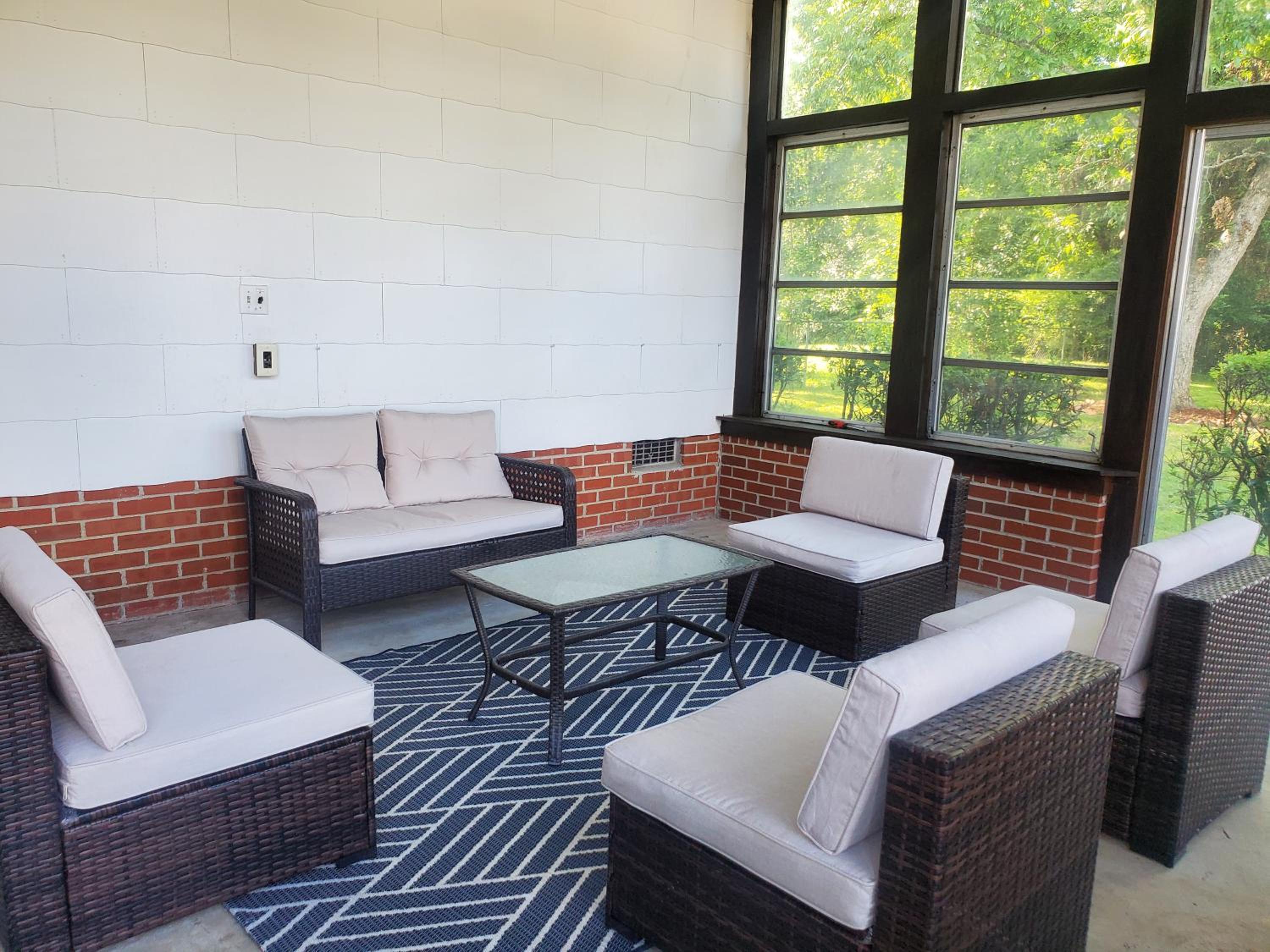 Hotel Spacious Centrally Located 3 Bed 2 Bath - Sleeps 8 - Image 1