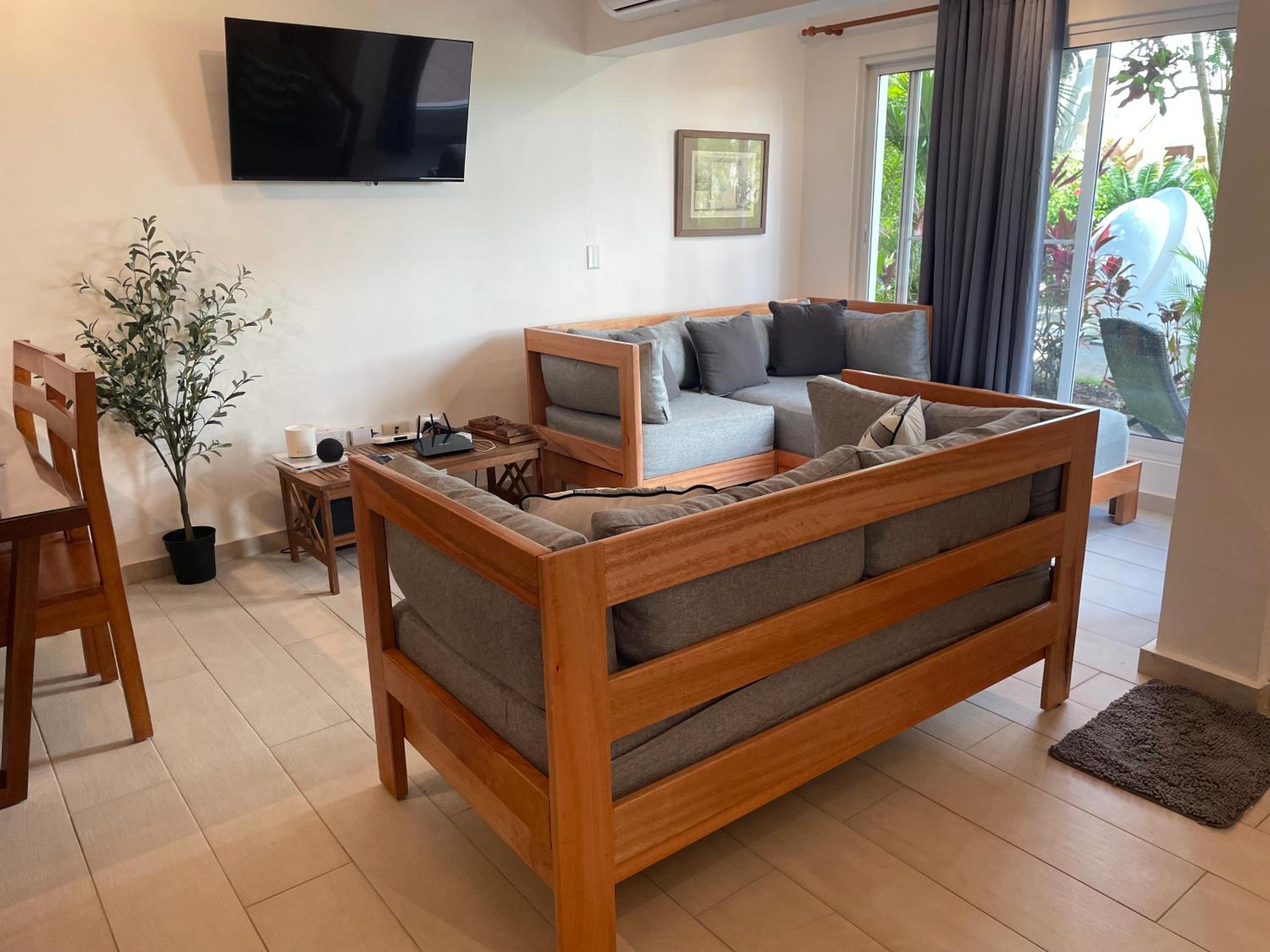 Oceanfront Kite Beach, 2BR, Patio, Pool, 30 steps to sand view 3