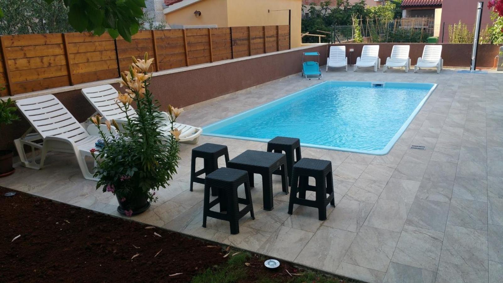 Family friendly apartments with a swimming pool Pula - 7610 view 5