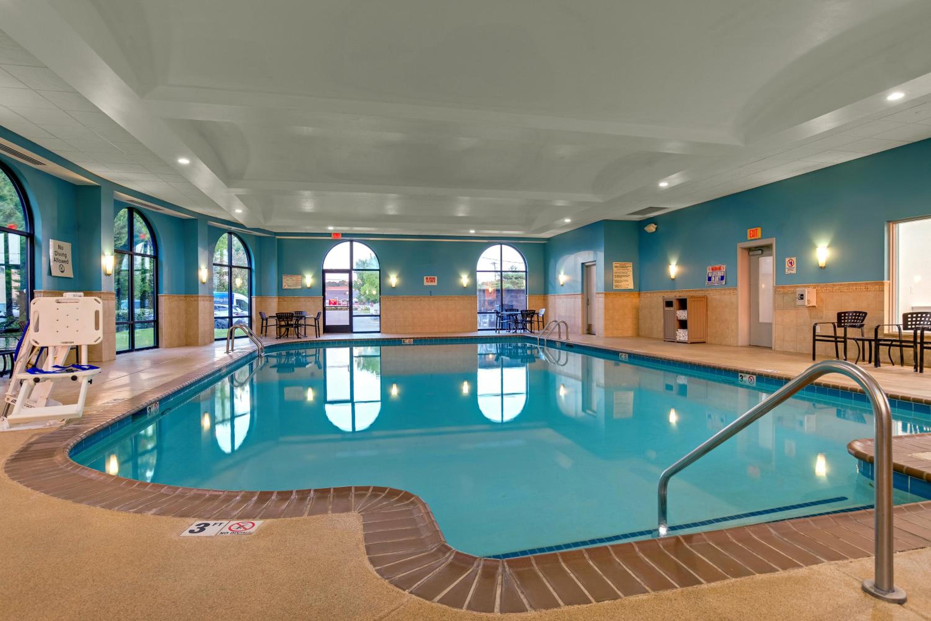 Holiday Inn Express Nashville-Opryland, an IHG Hotel - Property Image 1