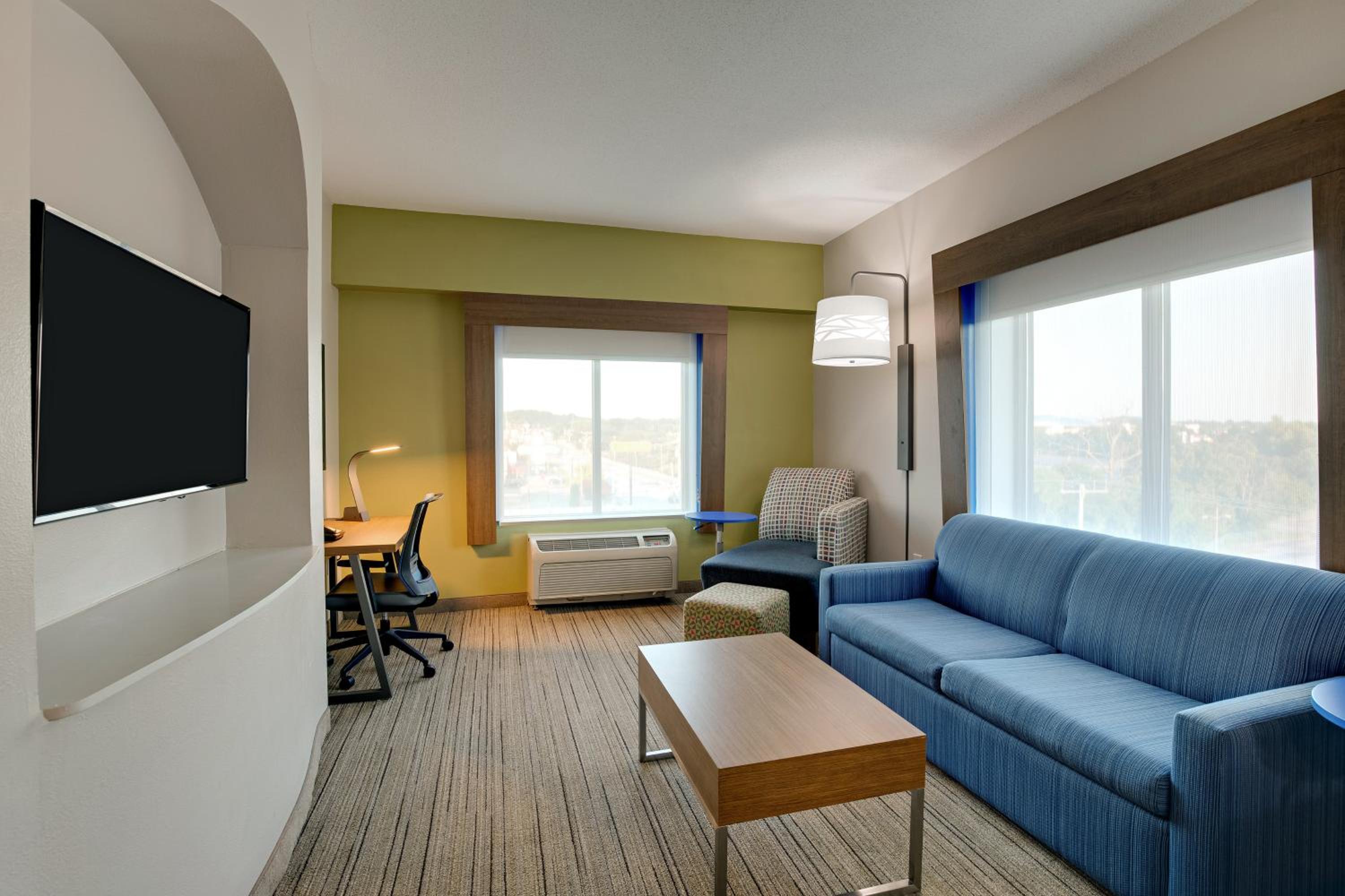 Holiday Inn Express Nashville-Opryland, an IHG Hotel - Property Image 2