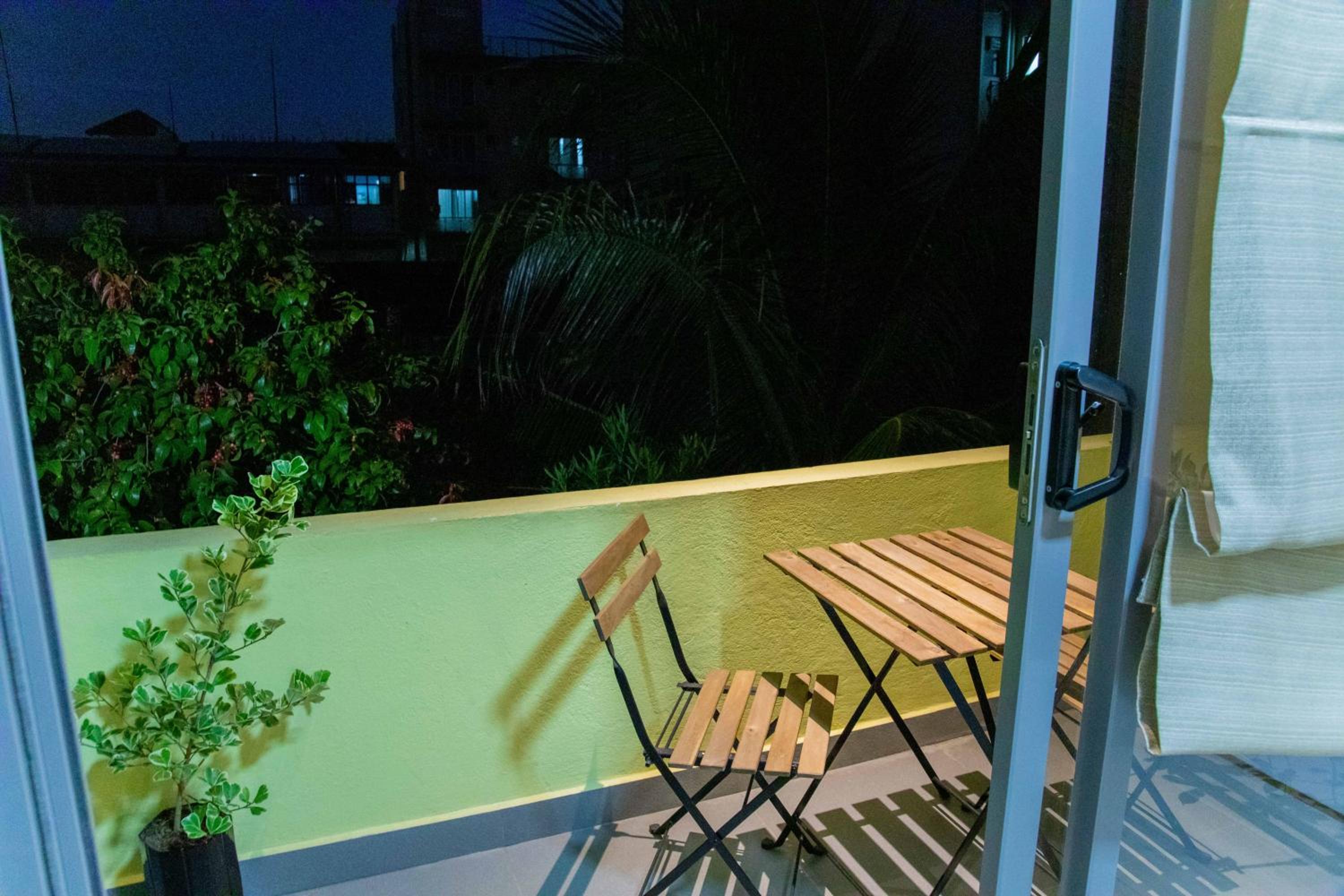 ARON'S Lavinia EMERALD view 5