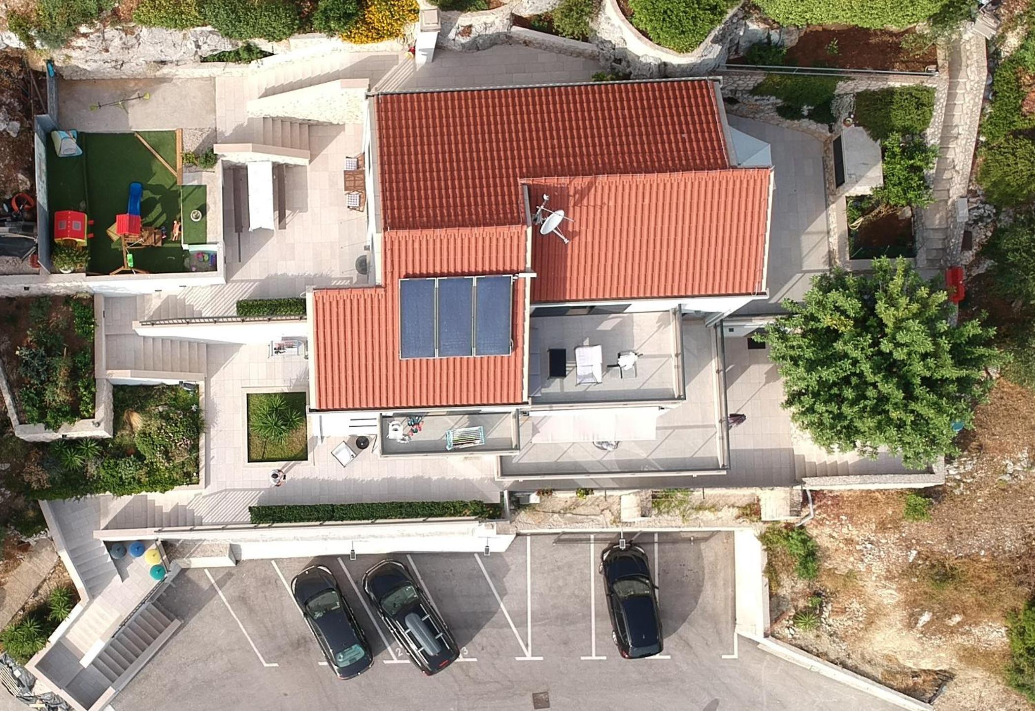 Apartmani D & J with Heated Pool & Stunning Sea View