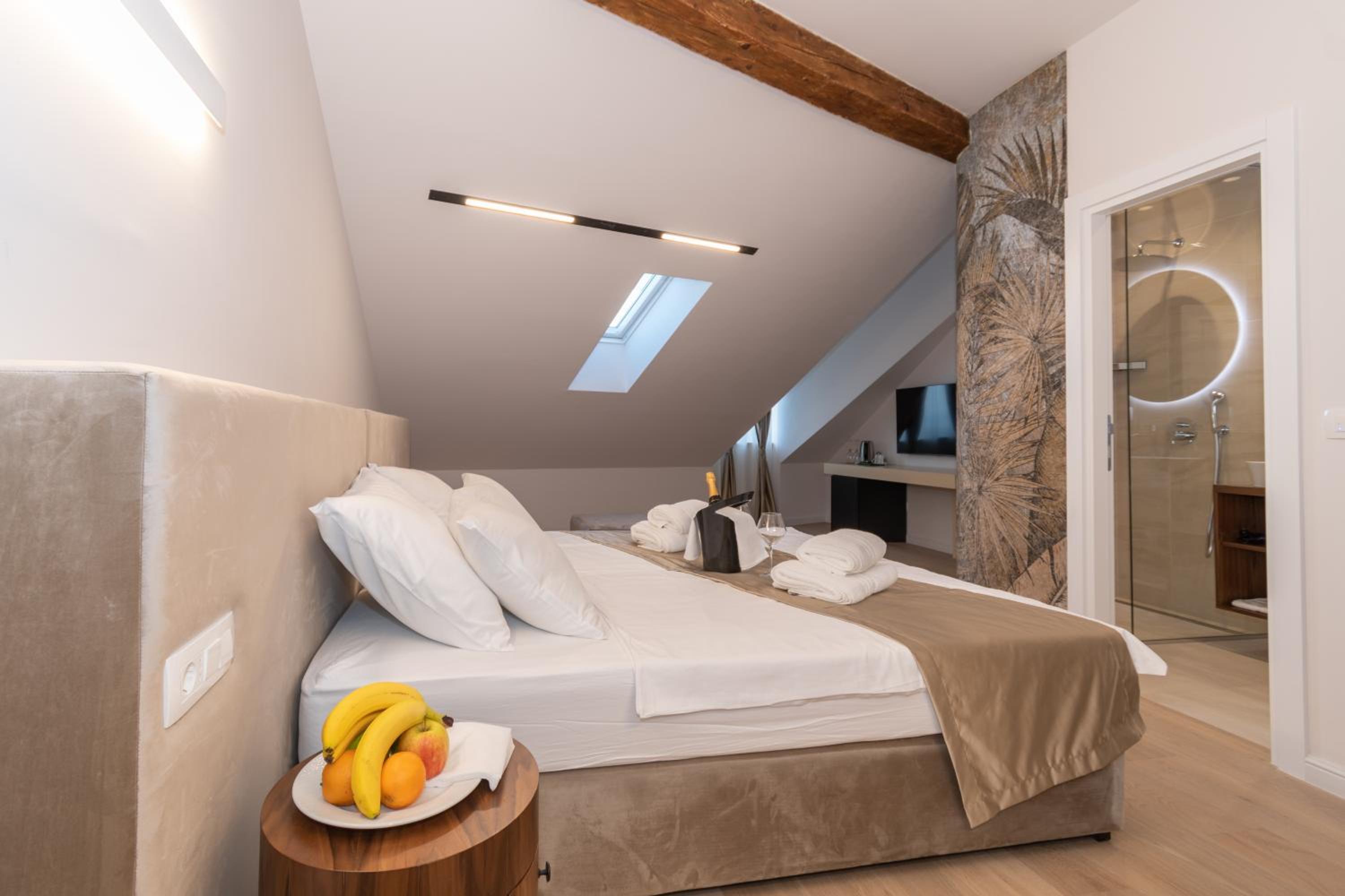 Trecento Boutique Rooms view 4
