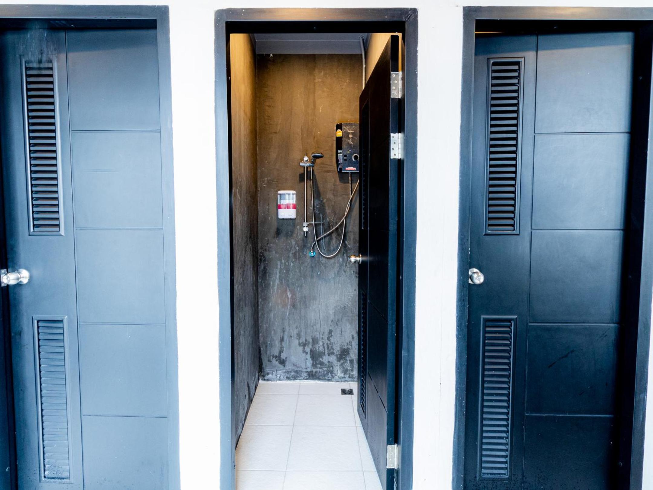 Khao San Social Capsule Hostel