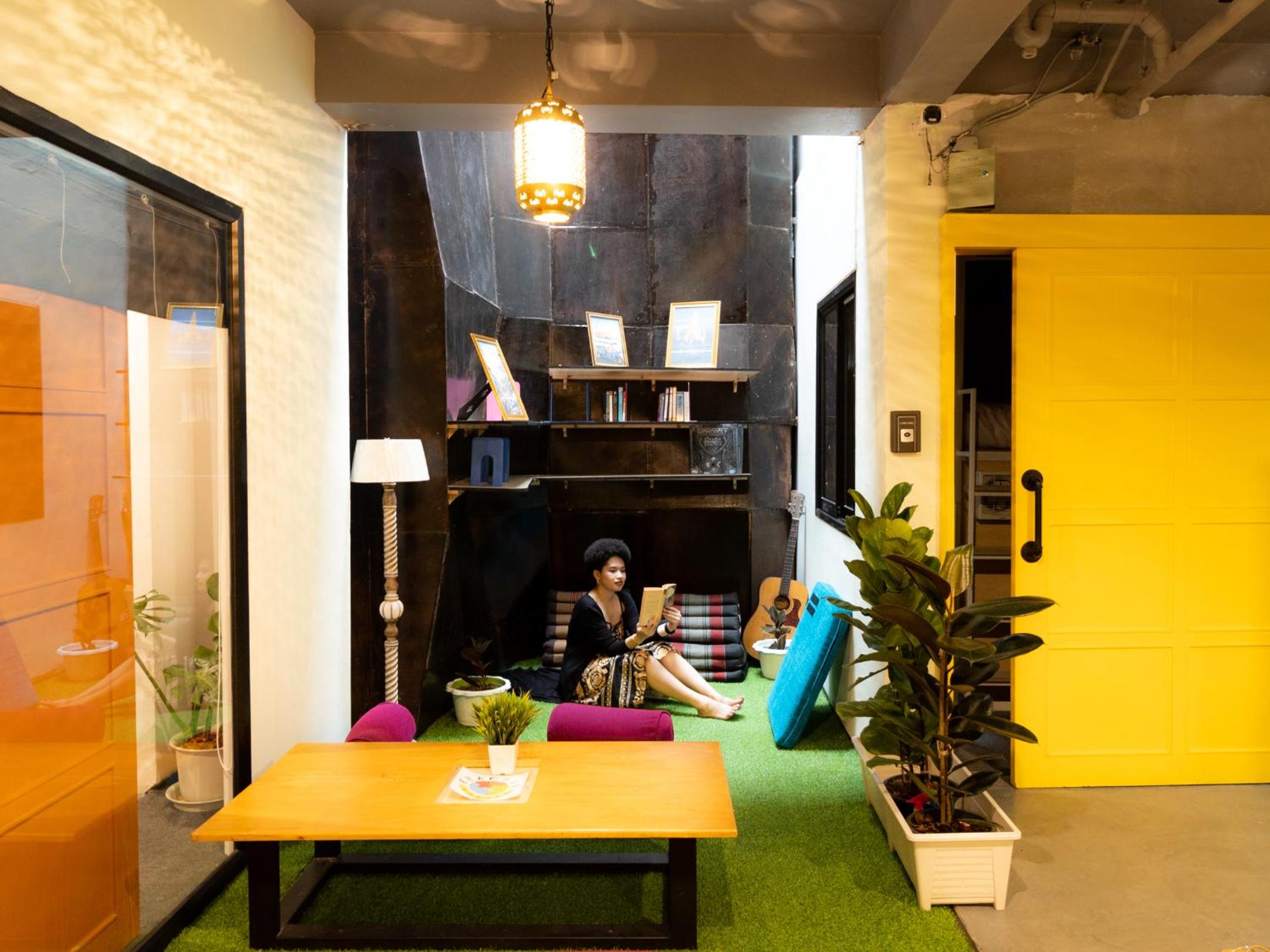 Khao San Social Capsule Hostel
