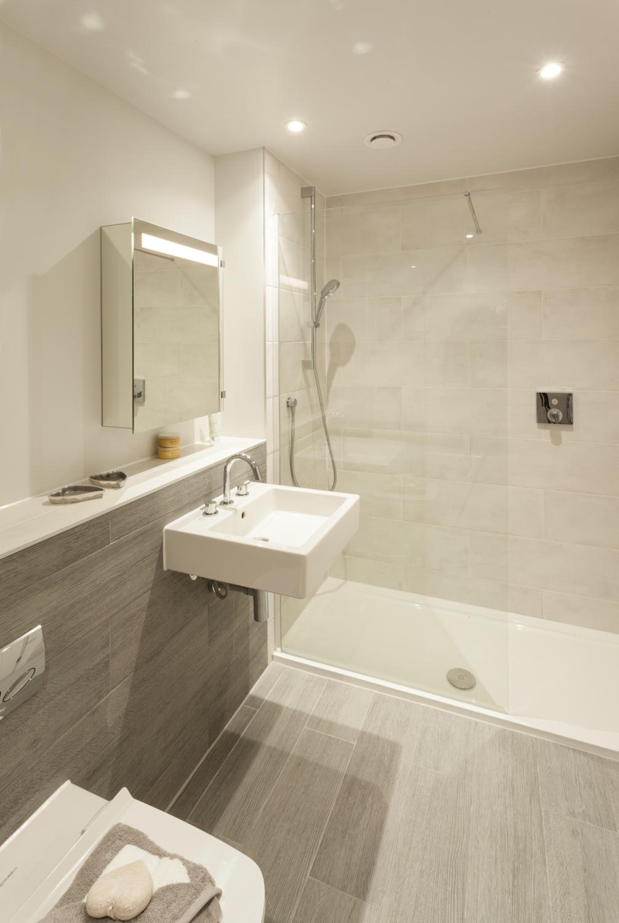 12 Woolacombe East - Luxury Apartment at Byron Woolacombe, only 4 minute walk to Woolacombe Beach! view 3
