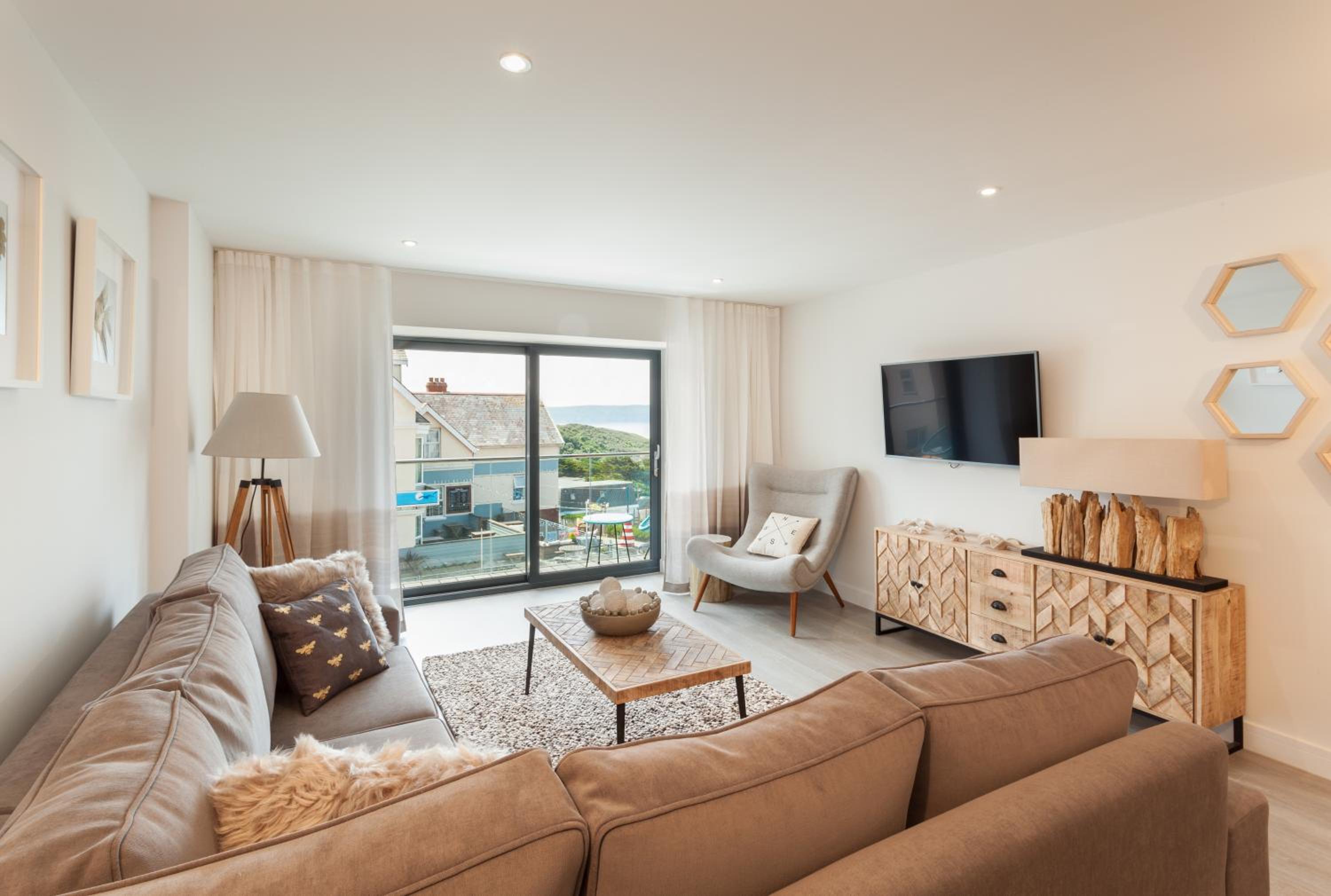 12 Woolacombe East - Luxury Apartment at Byron Woolacombe, only 4 minute walk to Woolacombe Beach! view 4